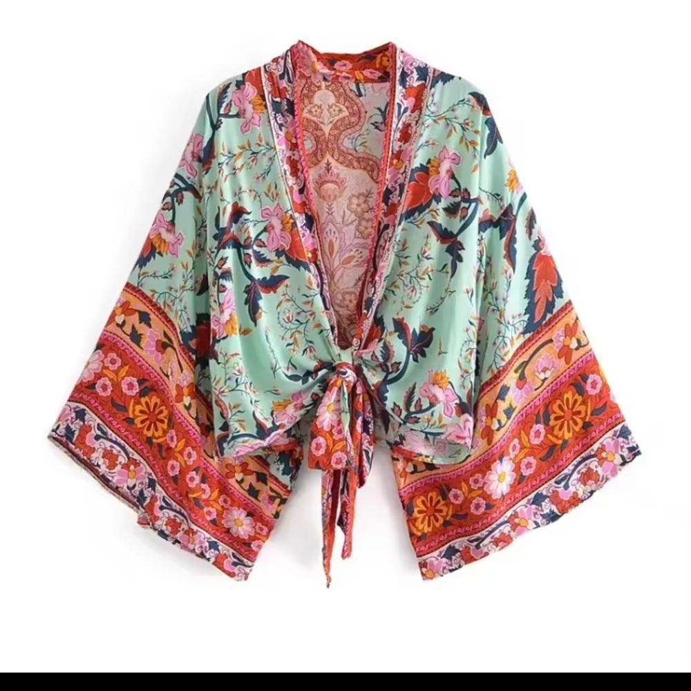 Floral Tie Front Cropped Kimono Top NEW! - Picture 2 of 8